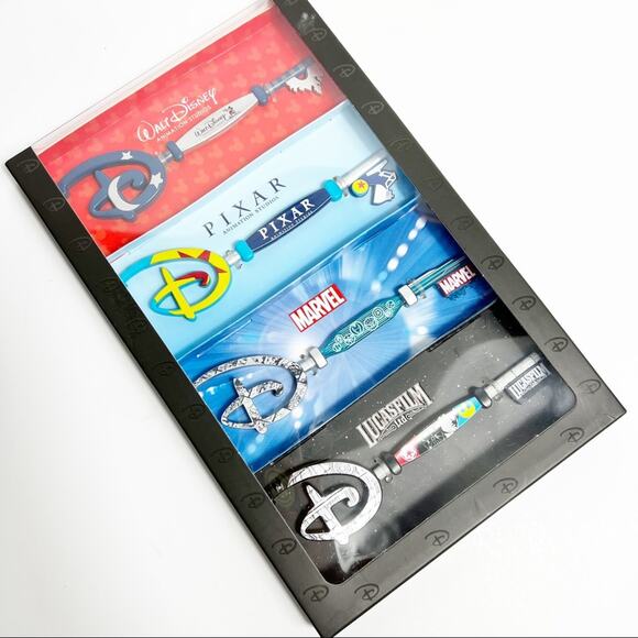 WALT DISNEY STARTER KEY COLLECTION BRAND NEW IN BOX COLLECTIBLES PIXAR MARVEL - Picture 3 of 5